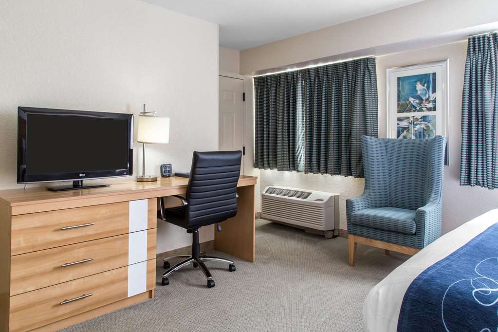 Comfort Suites Seven Mile Beach George Town Kamer foto
